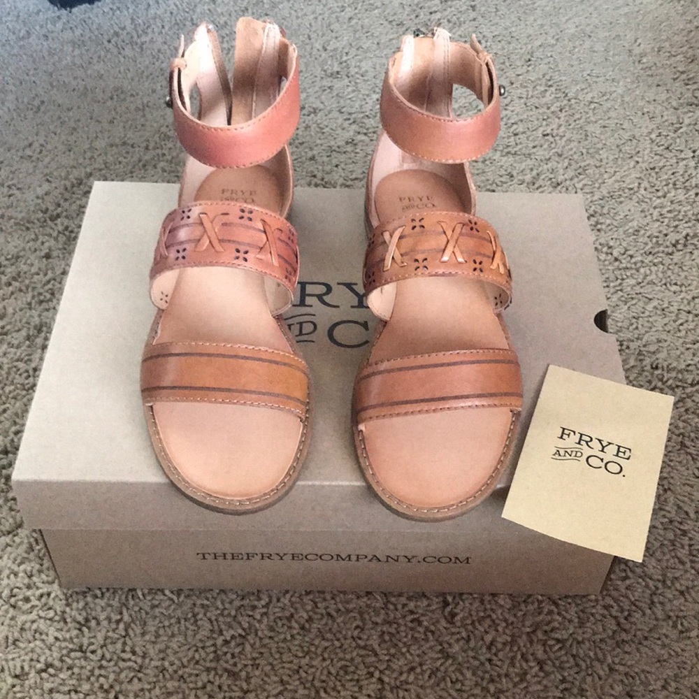 Frye Almond cognac brown sandals
